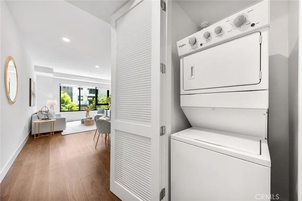 709 E Walnut Street 227, Pasadena, California 91101 home-pic-23